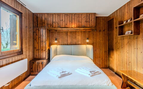 Casa Brenta: Wood, Bedroom, Interior Design, Bed, Floor, Flooring, Ceiling, Bed Sheet, Bedding, Room
