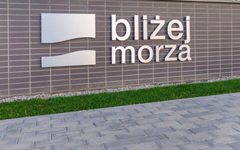 Bliżej Morza: Furniture, Chair, Table, Apartment, Outdoor Furniture, Balcony, Kitchen & Dining Room Table, Condominium, Shade, Patio