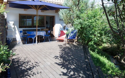 Blauer Elefant: Furniture, Outdoor Furniture, Shade, Home, Chair, Porch, Flowerpot, Deck, Garden