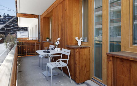 Résidence Terrazza 1: Wood, Apartment, Wood Stain, Hardwood, Balcony, Plank, Plywood, Glass, Porch, Lumber