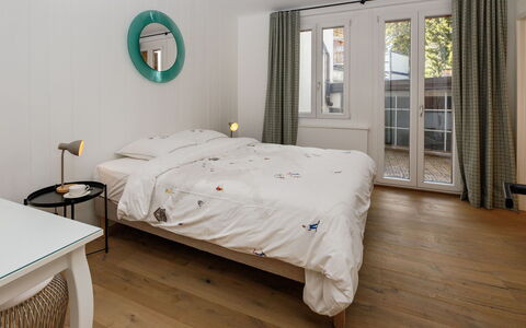 Résidence Terrazza 1: Furniture, Interior Design, Bed, Flooring, Bedroom, Floor, Wall, Wood, Ceiling, Wood Flooring