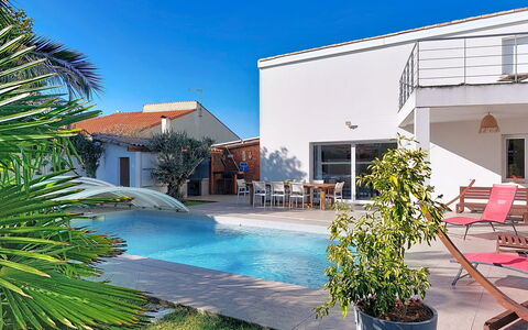 Les Roselières: Swimming Pool, Residential Area, House, Home, Resort, Estate, Eco Hotel, Shade, Hacienda, Outdoor Furniture