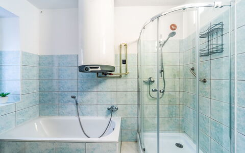 Forrest Haven Vodice: Bathroom, Plumbing Fixture, Flooring, Interior Design, Floor, Bathtub, Tap, Shower, Plumbing, Shower Head