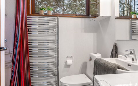 Lökea - from the Sea: Interior Design, Plumbing Fixture, Flooring, Bathroom, Sink, Floor, Plumbing, Tap, Room, Bathroom Sink