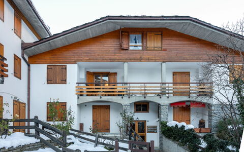 Gag Derby Apartment: House, Home, Door, Cottage, Freezing, Snow, Winter, Stairs, Porch, Balcony