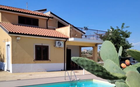 Scrusciu Do Vientu: Swimming Pool, Residential Area, House, Home, Roof, Resort, Door, Shade, Estate, Leisure