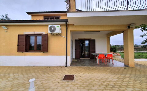 Scrusciu Do Vientu: Door, Home, Shade, Balcony, Wood Stain, Porch, Outdoor Structure, Hacienda, Home Door, Plaster