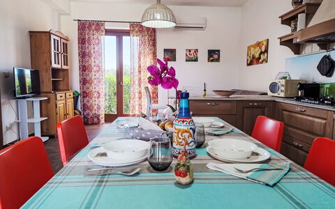 Scrusciu Do Vientu: Furniture, Interior Design, Wood, Table, Dining Room, Flooring, Chair, Room, Kitchen & Dining Room Table, Textile