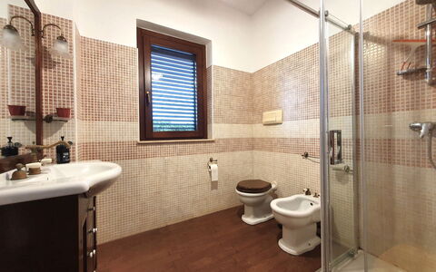Scrusciu Do Vientu: Plumbing Fixture, Flooring, Bathroom, Interior Design, Floor, Toilet, Toilet Seat, Plumbing, Tap, Sink
