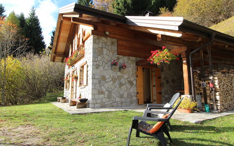 Chalet Genzianella: Wood, House, Cottage, Home, Roof, Door, Farmhouse, Yard, Log Cabin, Garden