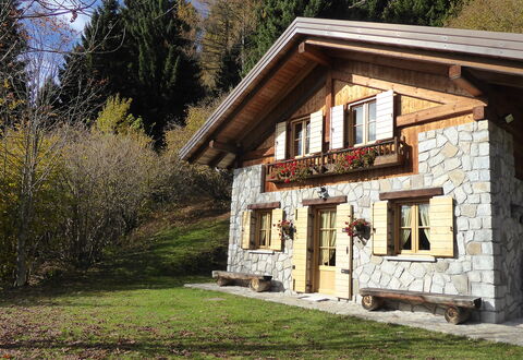 Chalet Genzianella: Building, Wood, House, Roof, Cottage, Home, Rural Area, Door, Farmhouse, Village