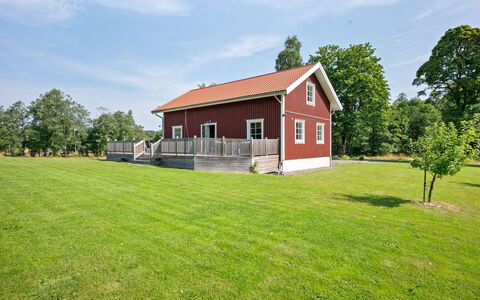 Teåker: Grass, Building, House, Home, Plain, Landscape, Cottage, Land Lot, Grassland