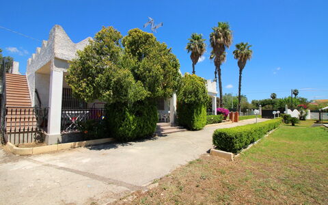 Villa Floridia: Tree, Shade, Hacienda, Driveway, Landscaping, Villa