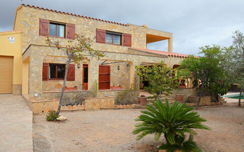 Ulldellops: Property, House, Building, Real Estate, Home, Facade, Tree, Rural Area, Neighbourhood, Room
