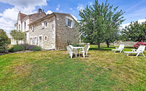 Geay 600: House, Shrub, Home, Cottage, Rural Area, Farmhouse, Lawn, Estate, Meadow, Garden