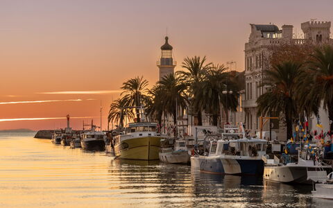 Les Marines de L'Airan: Sky, Boat, Waterway, Watercraft, Channel, Boats And Boating--Equipment And Supplies, Tower, Marina, Lake, Reflection