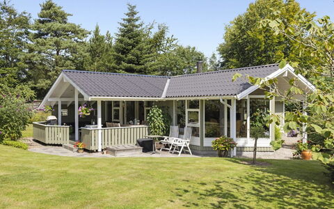 Franke - 1.2Km from the Sea: Roof, Porch, House, Home, Cottage, Garden, Door, Groundcover, Estate