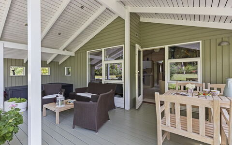 Franke - 1.2Km from the Sea: Wood, Ceiling, Flooring, Interior Design, Home, Wood Flooring, Floor, Hardwood, Porch, Door