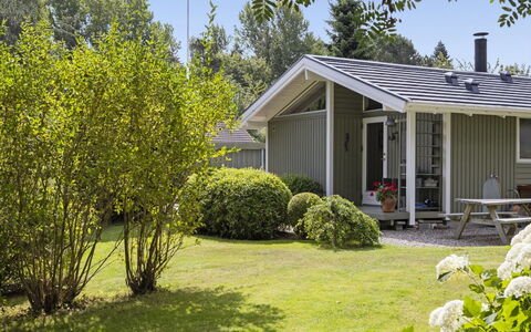 Franke - 1.2Km from the Sea: Shrub, Home, House, Cottage, Garden, Roof, Groundcover, Siding, Garden Buildings