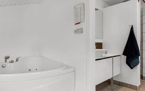 Ensio - 1.2Km from the Sea: Flooring, Floor, Plumbing Fixture, Interior Design, Ceiling, Bathroom, Tap, Sink, Plumbing, Room