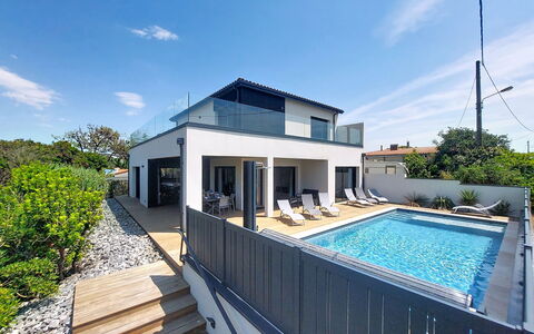 Villa Dune: Residential Area, Home, House, Composite Material, Swimming Pool, Estate, Balcony, Resort, Villa, Shade
