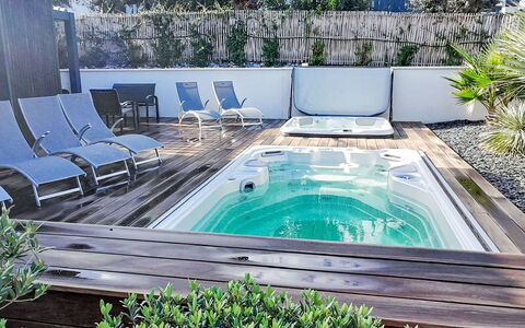 Maison Dune: Swimming Pool, Outdoor Furniture, Composite Material, Resort, Bathtub, Leisure, Deck, Jacuzzi, Water Feature