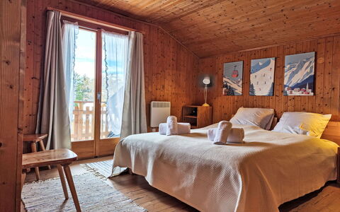 La Tanière: Wood, Furniture, Bedroom, Home, House, Interior Design, Bed Sheet, Bed, Linens, Bedding