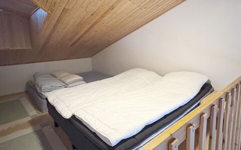 Lumikeidas: Wood, Flooring, Floor, Furniture, Interior Design, Bedroom, Bed, Linens, Room, Hardwood