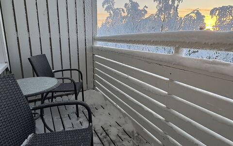 Lumikeidas: Winter, Snow, Freezing, Fence, Daylighting, Outdoor Furniture, Handrail, Deck, Balcony