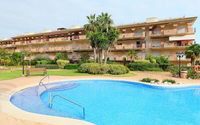 St Carles de la Ràpita 300: Water, Sky, Plant, Building, Property, Cloud, Azure, Swimming Pool, Tree, House
