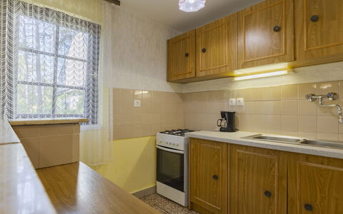 Leslie: Kitchen, Wood, Countertop, Interior Design, Major Appliance, Kitchen Appliance, Cabinetry, Flooring, Ceiling, Floor