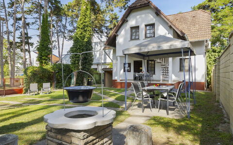 Leslie: Building, House, Home, Residential Area, Roof, Cottage, Lawn, Estate, Garden, Farmhouse