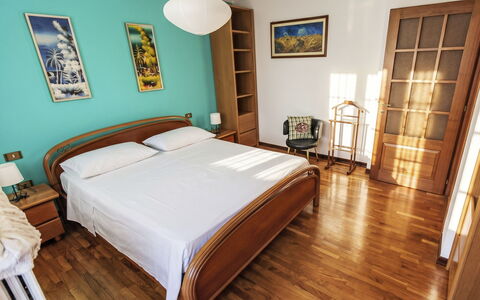 House Bigio: Furniture, Bed, Interior Design, Floor, Bedroom, Flooring, Wood, Bed Sheet, Bedding, Room