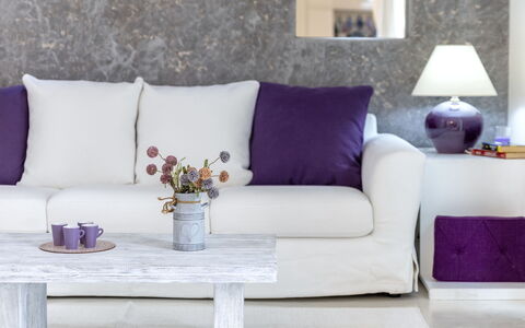 Nanni: Furniture, Interior Design, Living Room, Flooring, Textile, Home, Couch, Floor, Pink, Room