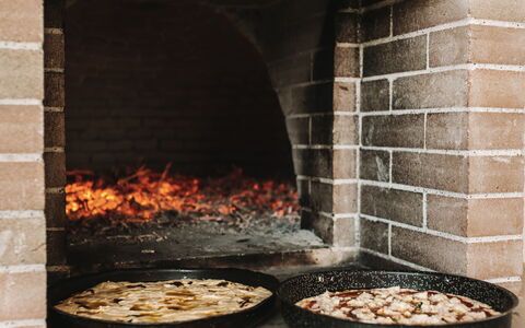 Lacorte di Ninetta: Food, Hearth, Cooking, Masonry Oven, Fireplace, Brick