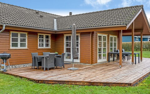 Marisol - 200M from the Sea: Cottage, Backyard, Yard, Garden Buildings, Shed, Siding, Outdoor Furniture, Log Cabin, Outdoor Structure, Shack