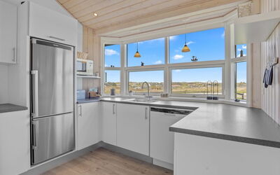 Anthea - 450M from the Sea