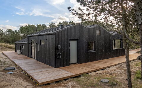 Erja - 600M from the Sea: Wood, Roof, Home, Door, Composite Material, Cottage, Siding, Hardwood, Plank, Natural Material