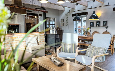 Ferienscheune: Furniture, Interior Design, Wood, Chair, Flooring, Ceiling, Table, Living Room, Lighting, Floor