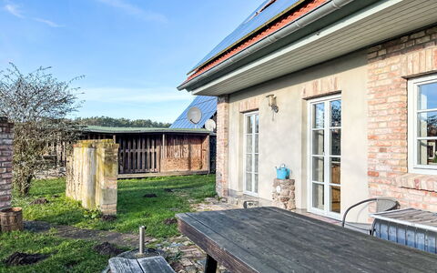 Ferienscheune: Building, House, Home, Cottage, Roof, Door, Estate, Farmhouse, Yard, Backyard