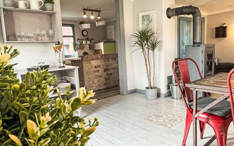 Reetgedecktes Ferienhaus Seelchen: Furniture, Interior Design, Wood, Flooring, Living Room, Room, Floor, Chair, Home, Ceiling