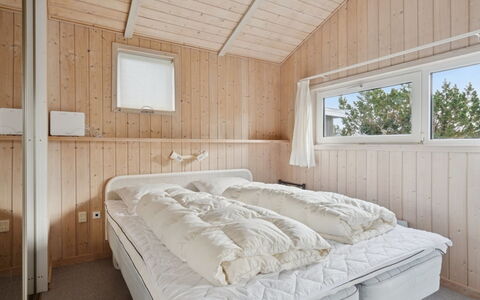 Yma - 250M from the Sea: Wood, Bedroom, Home, Bed, Bedding, Bed Sheet, Ceiling, Bed Frame, Hardwood, Linens