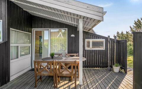 Yma - 250M from the Sea: Wood, House, Architecture, Home, Hardwood, Porch, Plank, Cottage, Siding, Roof