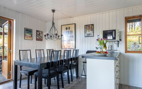 Lofsdalen Fjällnästet: Flooring, Wood, Interior Design, Furniture, Ceiling, Wood Flooring, Floor, Dining Room, Light Fixture, Kitchen & Dining Room Table