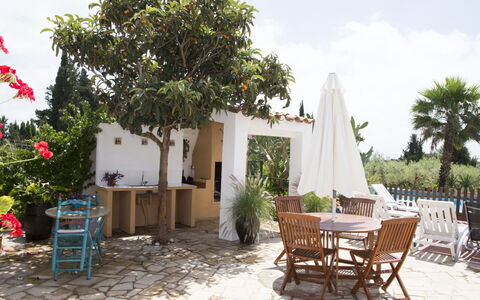 Masia del Mosso: Water, Sky, Property, Plant, Building, Cloud, Swimming Pool, Tree, Residential Area, Grass