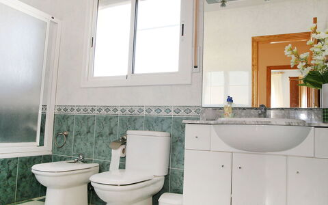 Mestral: Bathroom, Property, Room, Green, Interior Design, Real Estate, Building, Home, House, Plumbing Fixture