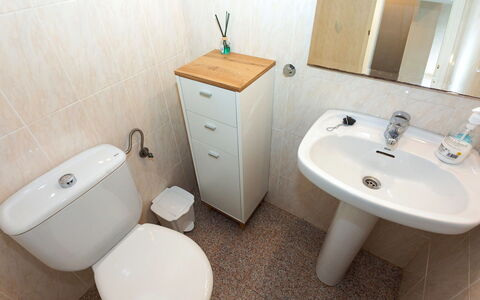 El Palmar Playa Romana: Tap, Plumbing Fixture, Mirror, Bathroom Sink, Sink, Property, Bathroom Cabinet, White, Toilet Seat, Bathroom