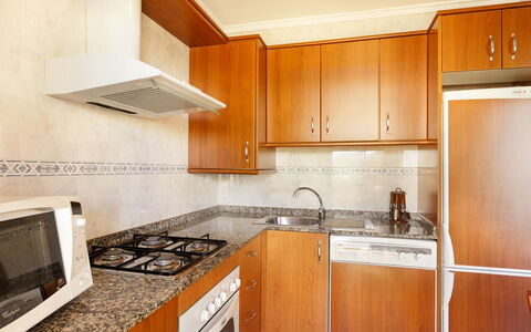 Dénia 155: Countertop, Cabinetry, Property, Kitchen, Room, Furniture, Interior Design, Building, Floor, Kitchen Stove