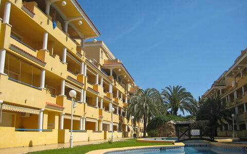 Dénia 155: Water, Plant, Sky, Building, Daytime, Window, Tree, Urban Design, Condominium, Arecales