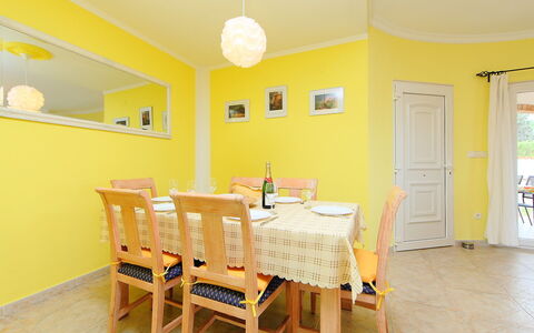Tossal Gros: Room, Yellow, Property, Furniture, Dining Room, Interior Design, House, Floor, Ceiling, Table